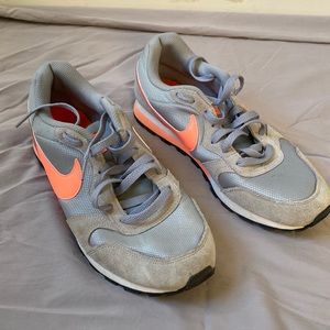 Nike MD Runner 2 Peach